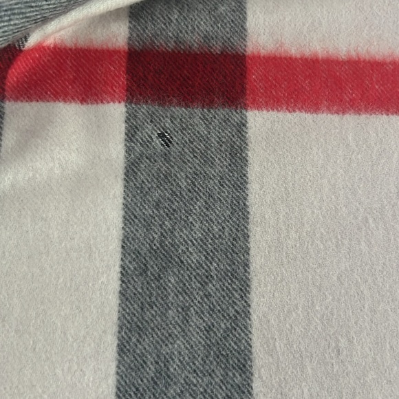 Burberry poncho wrap - Picture 5 of 9